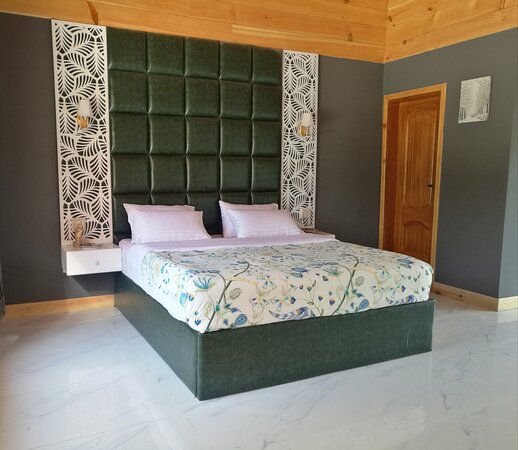 2 Bedroom Wooden Cottage, Shogran