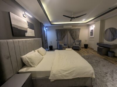 Two bed luxurious and spacious apartment